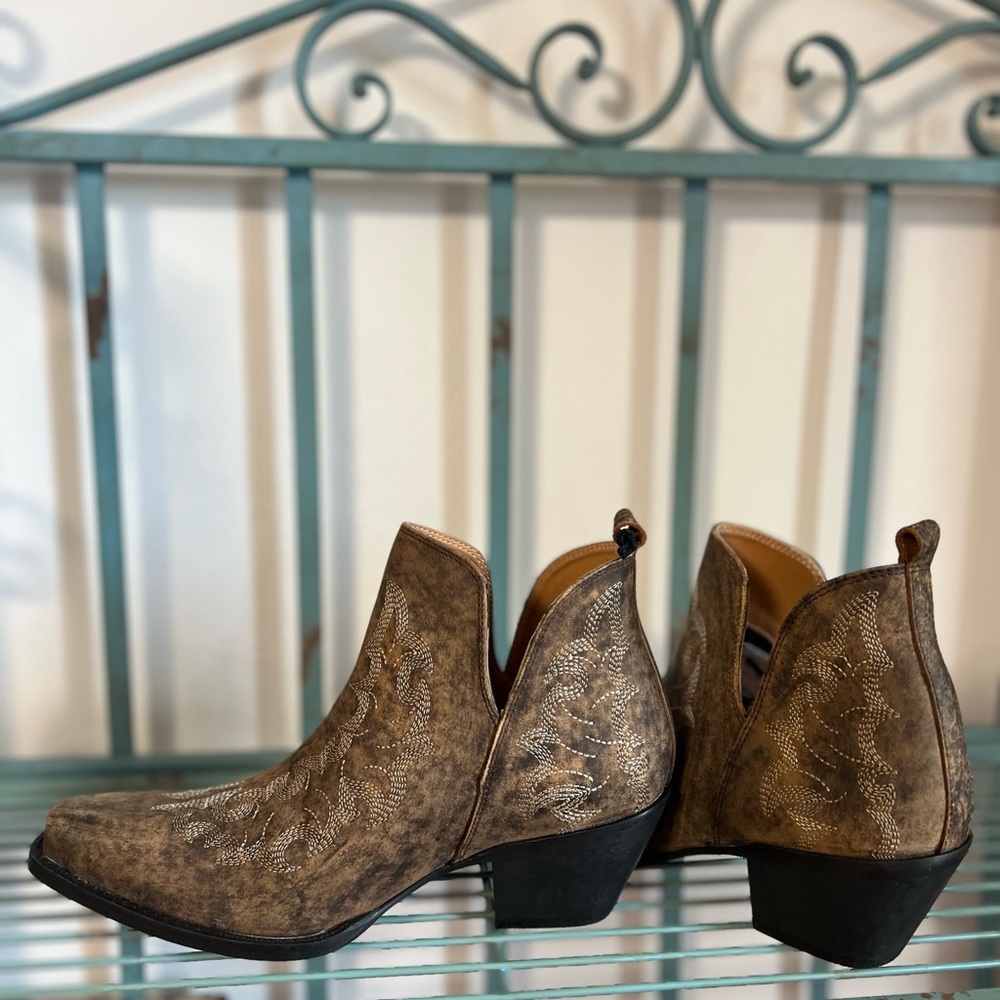 Western Chic! Bronze Brown Ankle Cowboy Boots Stitched Tan Fall Trend - Picture 5 of 15